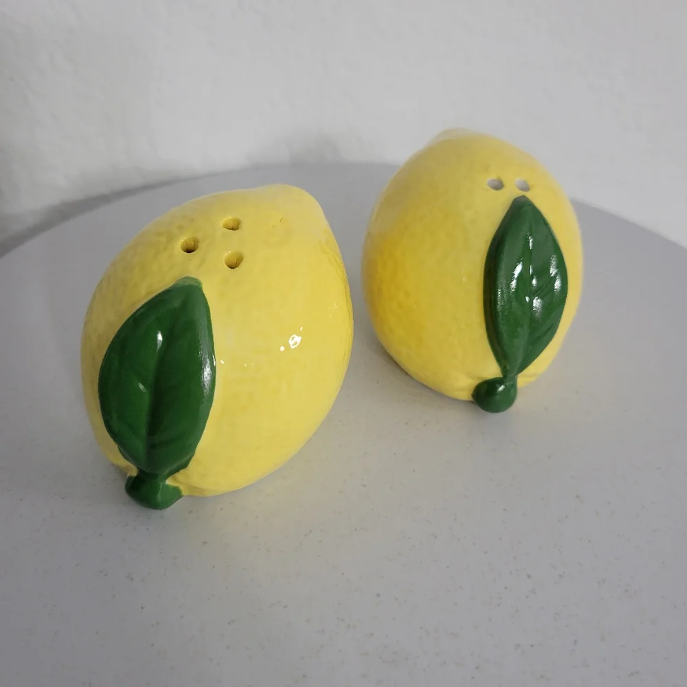 Lemon Salt and Pepper Shakers Ceramic Set   NEW